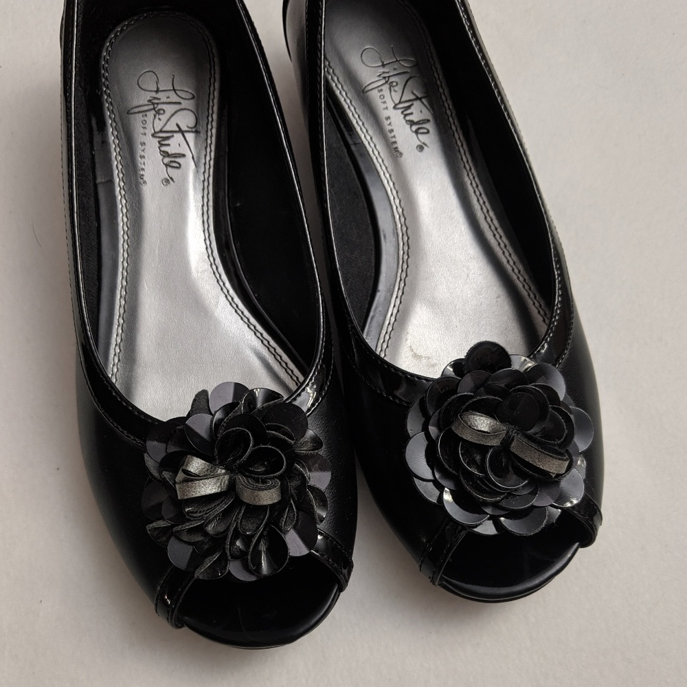 Life Stride Open-Toe Flats w/Floral Accent EUC - Picture 3 of 7